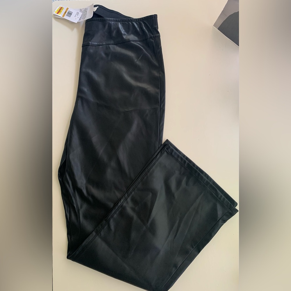 Jessica Simpson Womens Plus Coated Faux Leather Flared Pants - 16W / Black